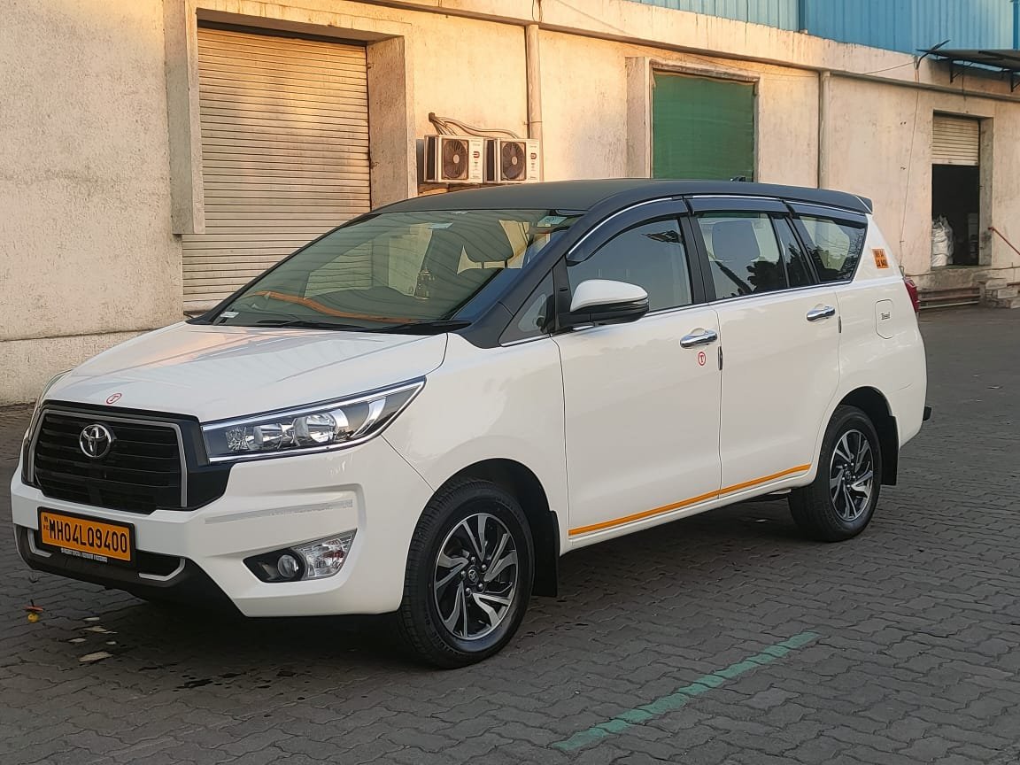 Innova Crysta Side Angle